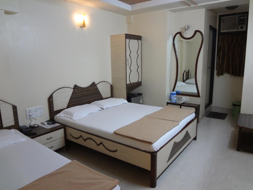 Hotel Broadway Colaba Mumbai Quarto foto