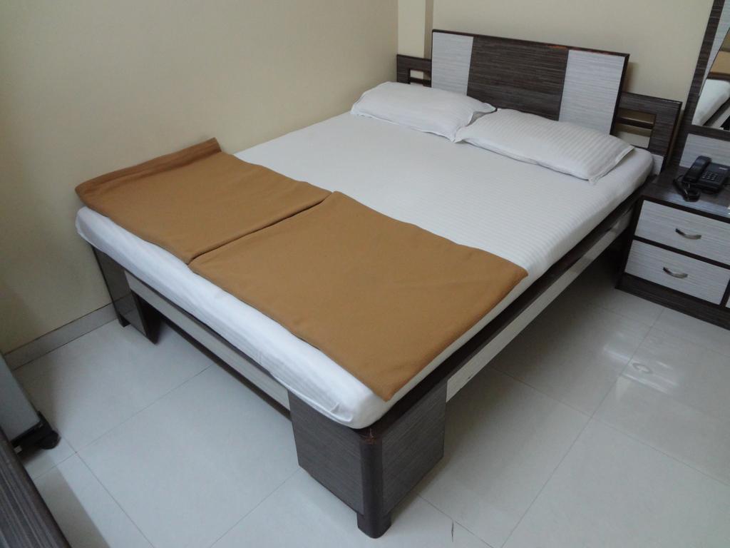 Hotel Broadway Colaba Mumbai Quarto foto